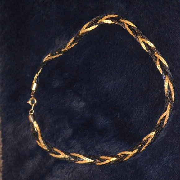 Vintage Unknown 5 chains Necklace Fastener Black & Gold Fine Metal Work 8 3/4' - Picture 2 of 6